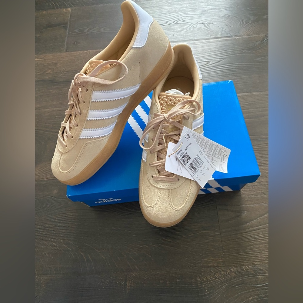 Adidas Women's Beige Sneakers